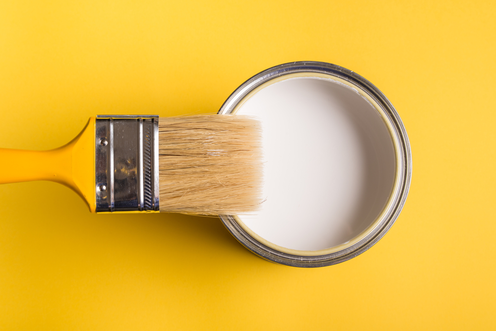 étiquettes des pots de peinture